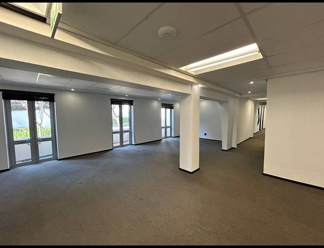 1,066M² OFFICE TO LET IN SANDTON CENTRAL